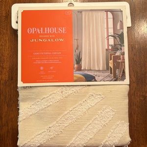 Light -Filtering curtain